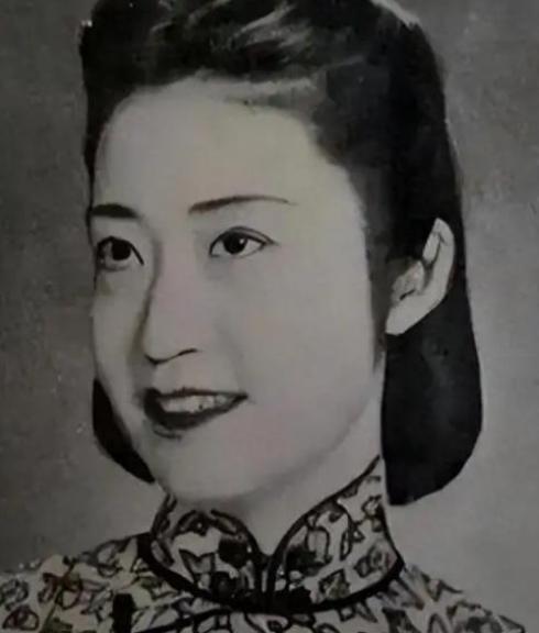 1926年，22岁的唐怡莹在丈夫离家的时候，与25岁的张学良发生了关系，几天后，