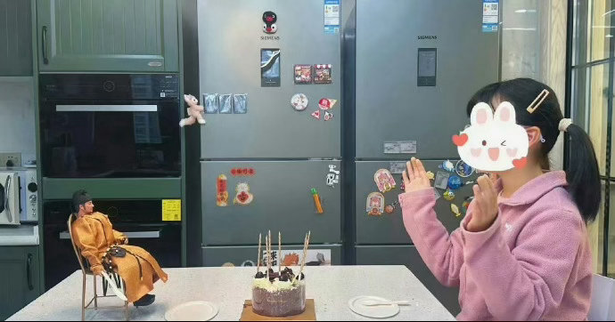 小女儿非得给李 世 民过1427岁的生日 