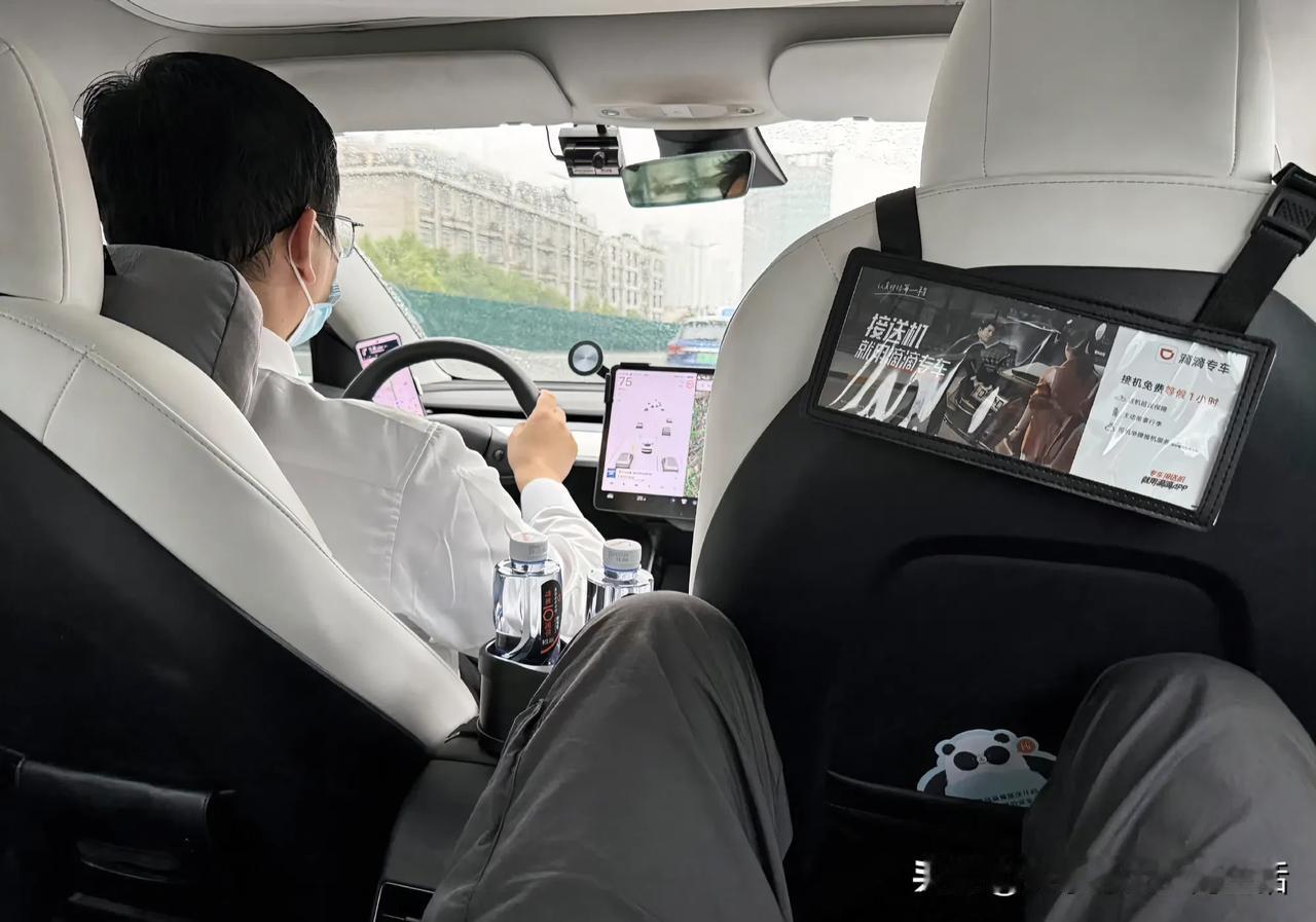 在深圳叫专车竟然叫到一辆特斯拉Model 3，这车空间又小又不舒服，真不适合作专