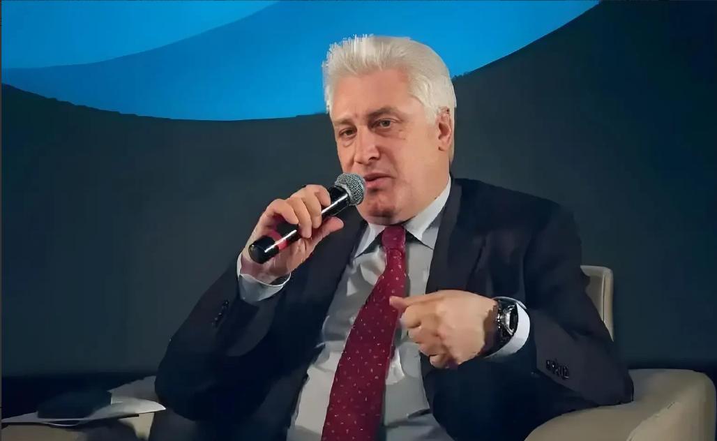 很多人以为中美没打起来，是因为美国还在克制、还在给中国面子——德国专家库亚特说，