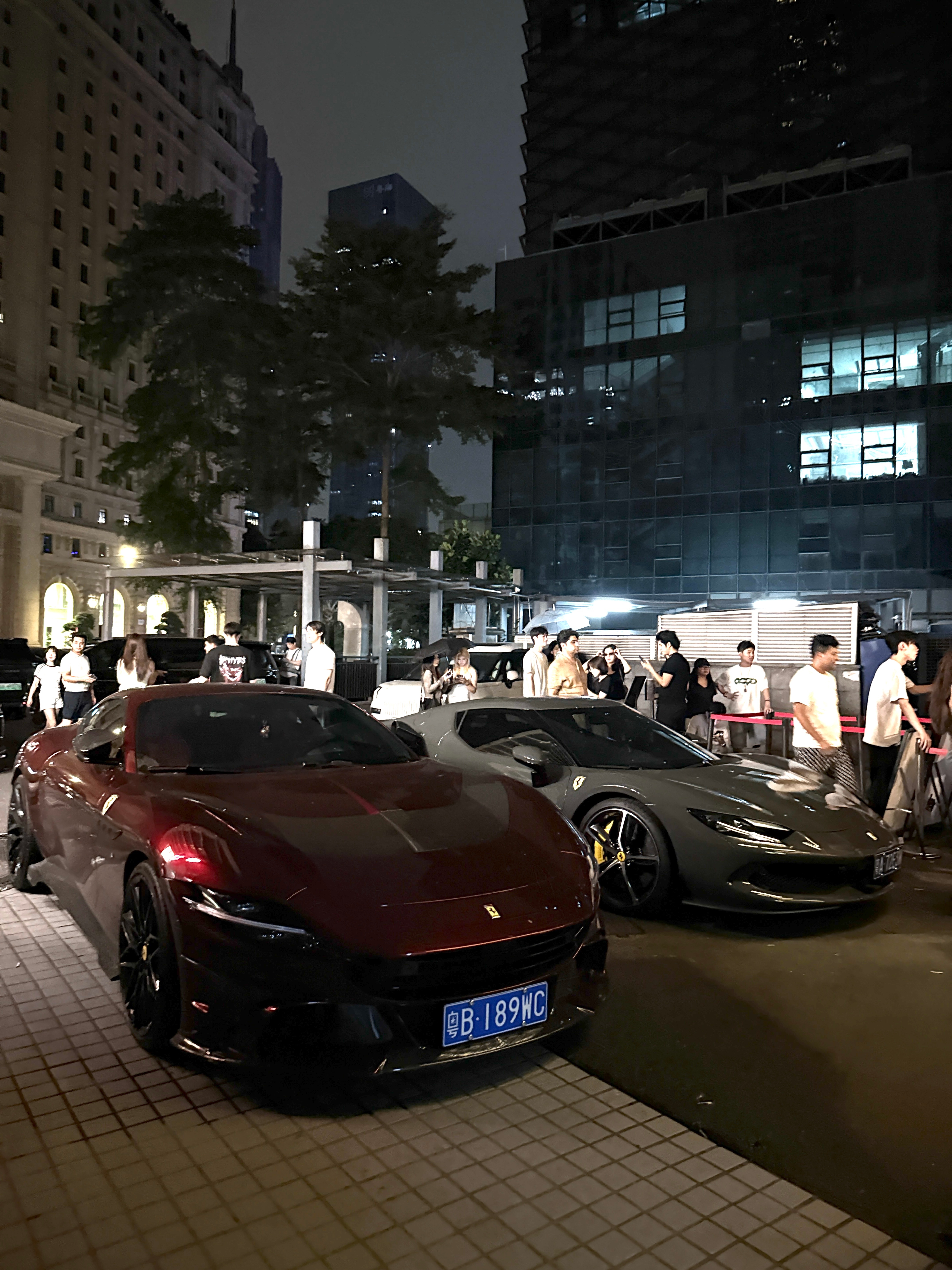 什么意思 在广州出门喝酒都得开法拉利吗 ​​​