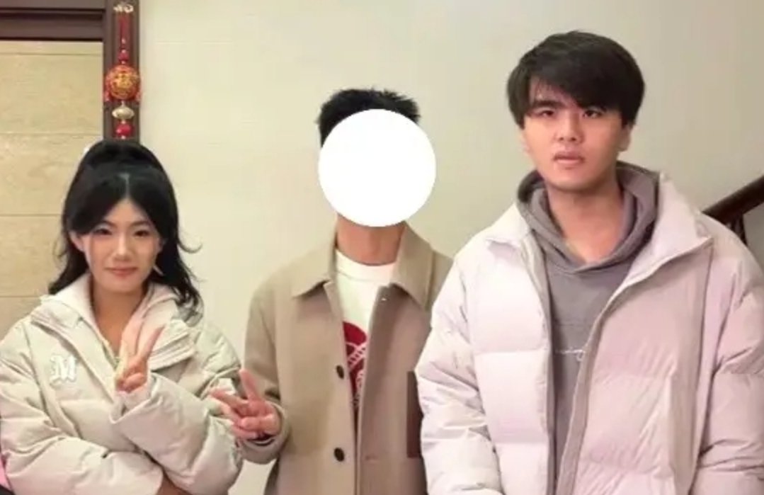 Lwx线下也好呆啊这是一只眼对线，一只眼看小地图吗？ #英雄联盟##LPL# ​