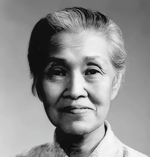 确诊宫颈癌准备切除子宫，林巧稚拦住手术：先出院，责任我全担
 
1964年协和医