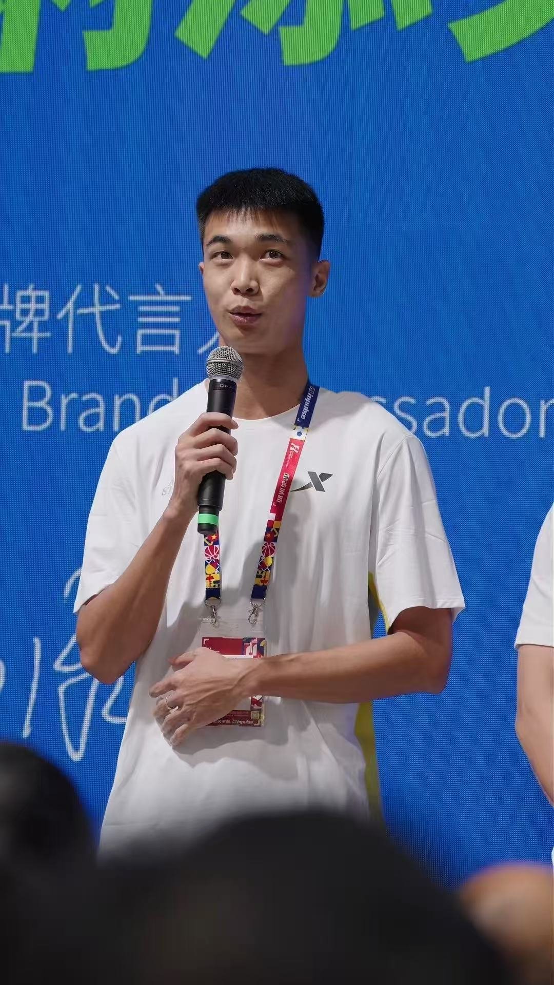 厦门之光龚德滨400米栏赛道，龚德滨带着厦门的期待冲刺，特步助力征战钻石联赛。4