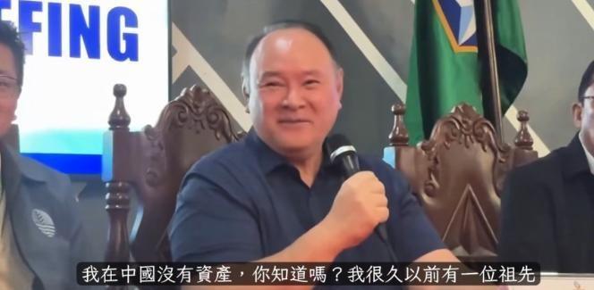 菲律宾防长特奥多罗在面对制裁传闻时，表现得轻松自如。他当着记者的面，笑容满面地宣