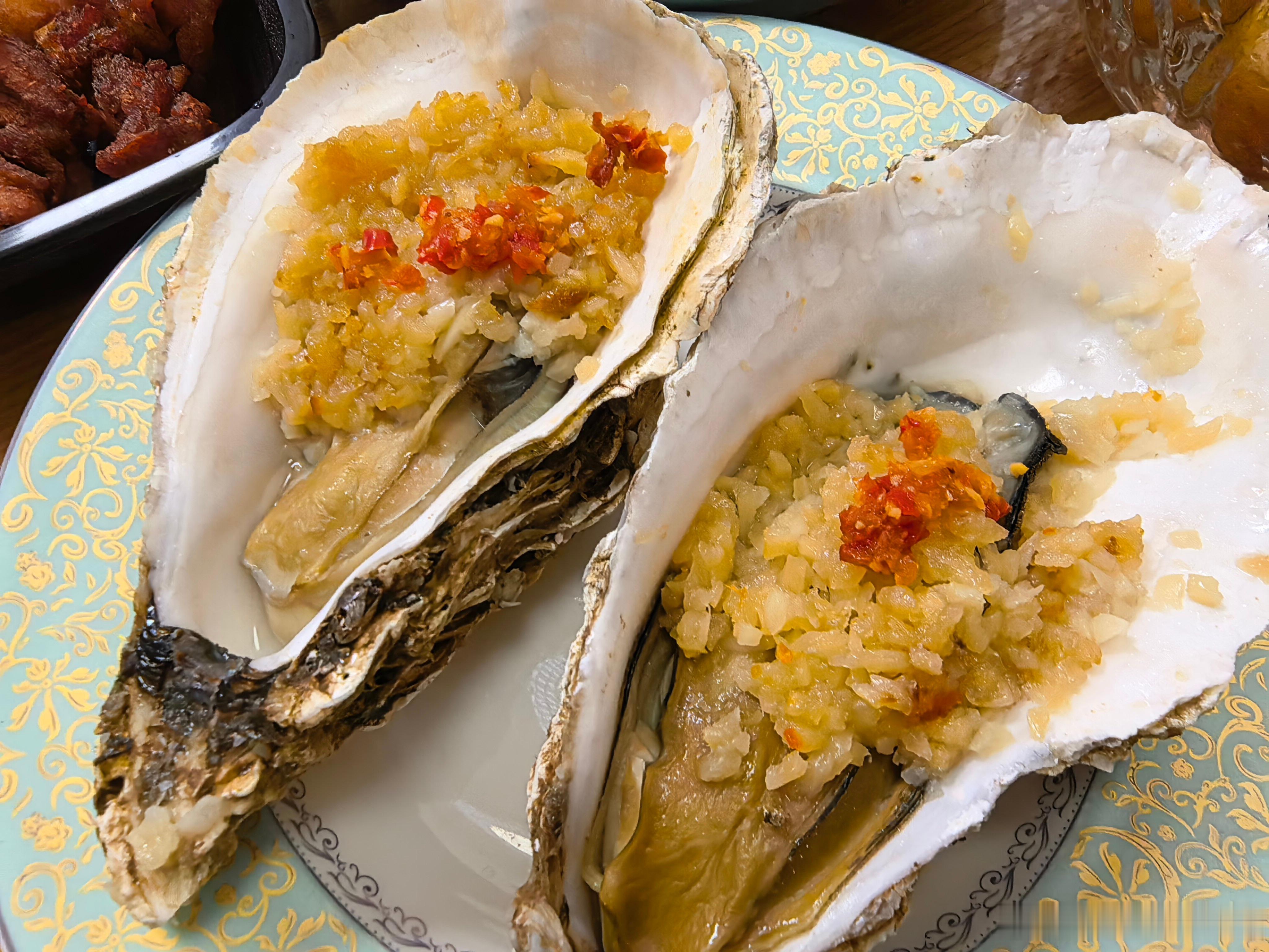 哄自己开心，盒马买的，这些100块。现在知道短剧滤镜有多吓人了吧边刷短剧边吃宵夜