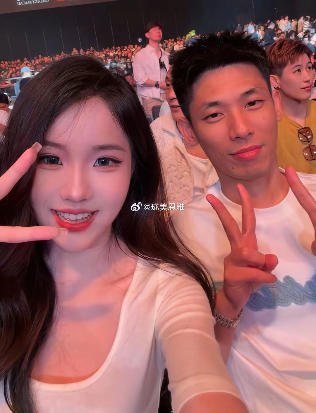 林思琪在澳门ufc现场与各大明星合影 