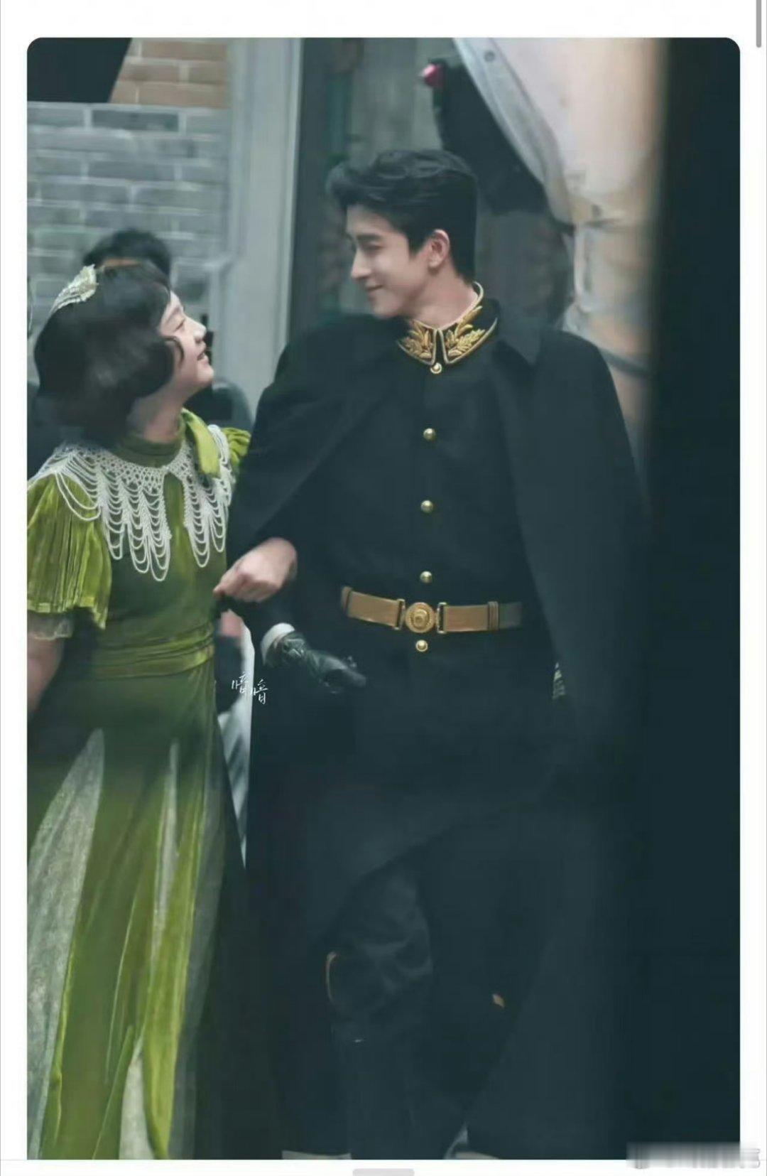 鞠婧祎的万花世界好像是花间令那种模式，原主由别的演员演，有11个