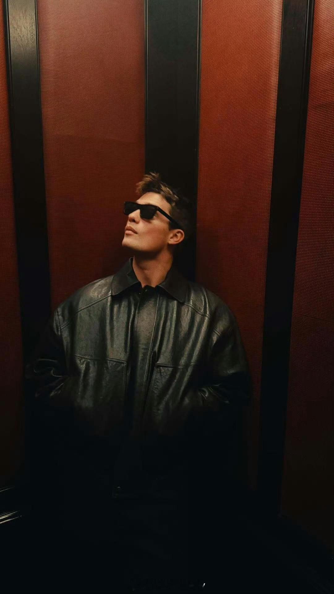 大喜讯，英国王子的演员新ins，瘦下来了！据说第二部皇家婚礼二月开机