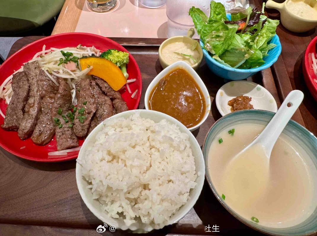 忙了一天肚子有点遭不住了，我先吃个饭，兄弟们等我回来！黄金 金价 外汇黄金 黄金