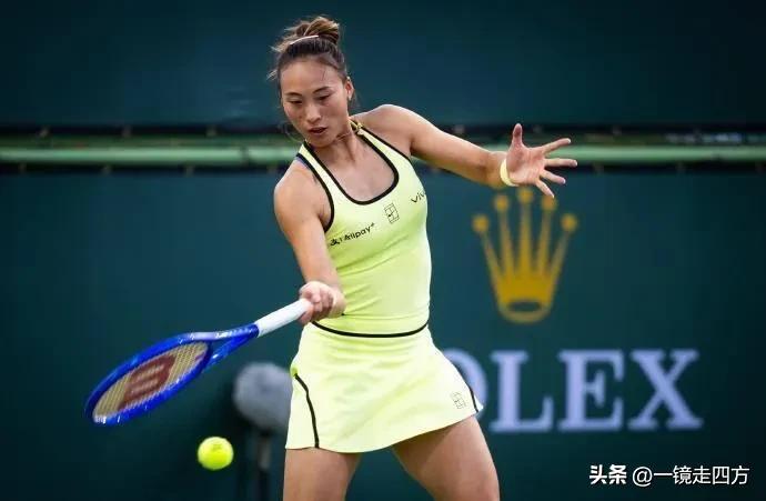 刚刚结束的一场WTA1000迈阿密站女单1/8决赛，郑钦文以3-6、4-6再次负