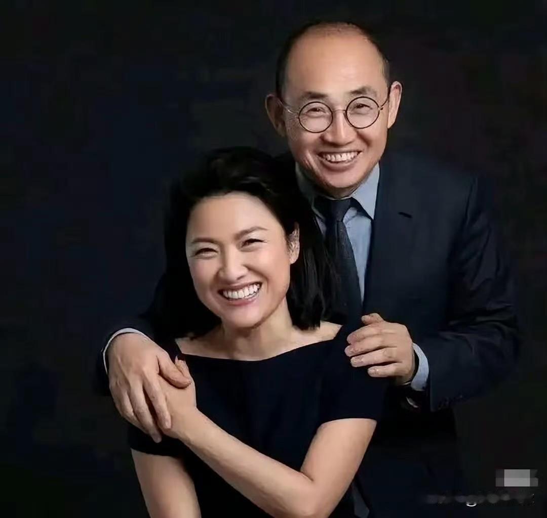 潘石屹既然选择定居海外，就安心做个局外人就好。不必身在国外，心还反复游离观望，两