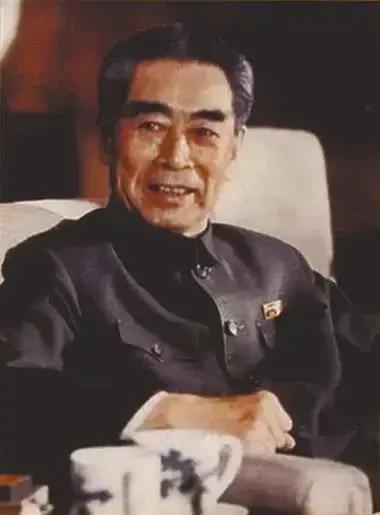 1971年，周总理得知，一名外宾竟顺走了我国的国宝。在大家着急时，周总理只用一招