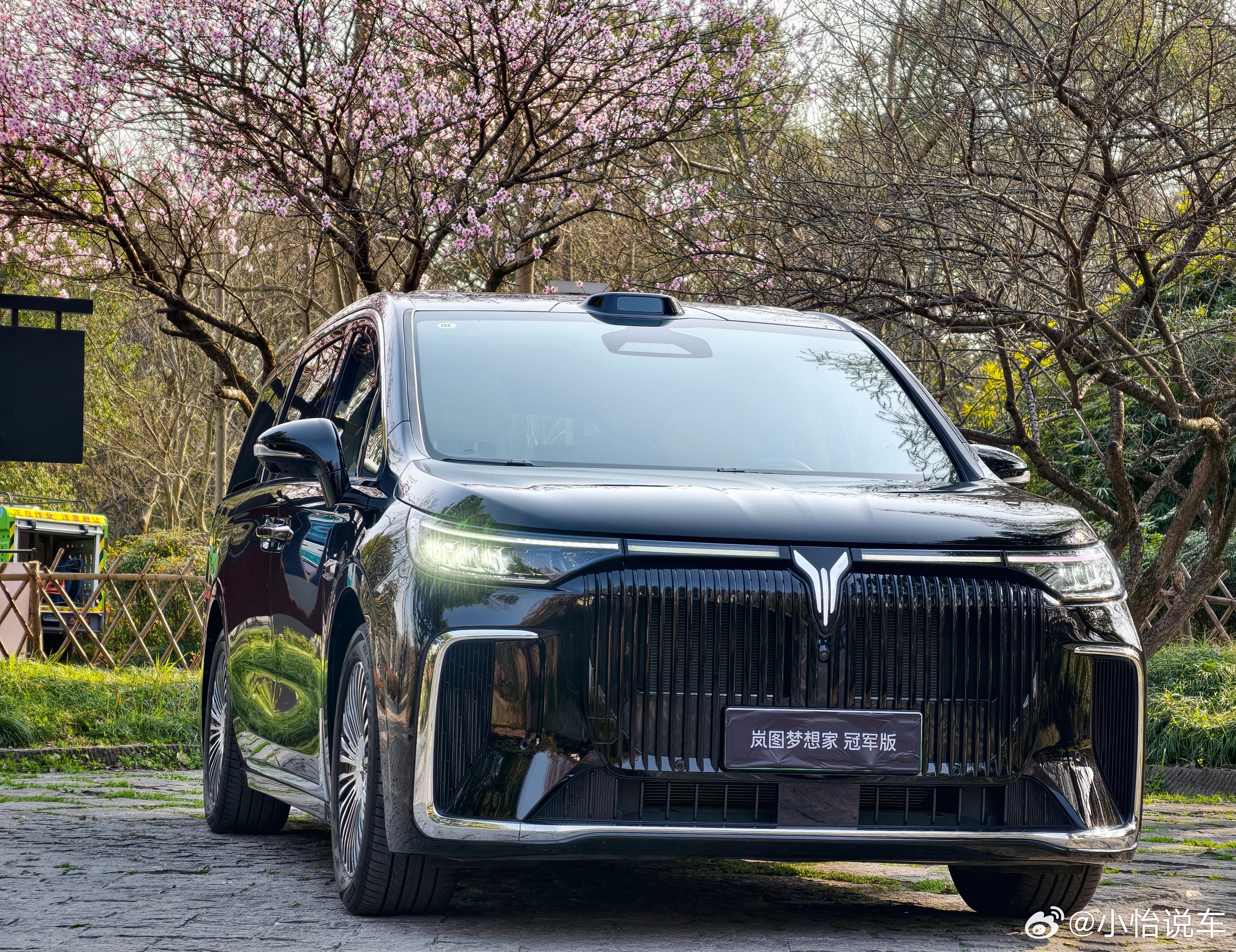 岚图梦想家冠军版上市了，售价30.99万～这款车把智能、安全、舒适这些日常用车最
