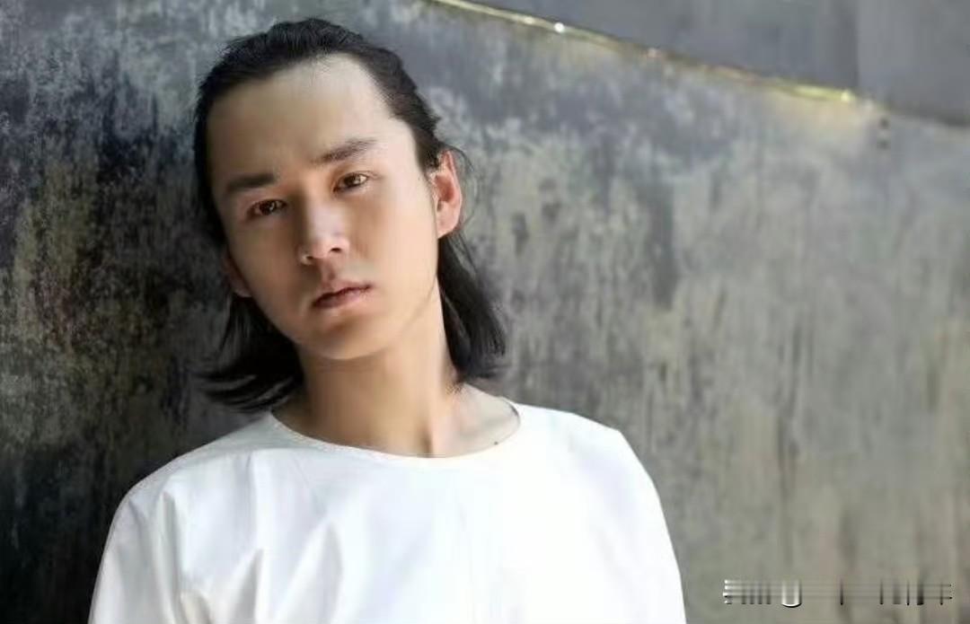 古二爆料里容易被忽视的一个细节，他爆了这么多，为什么没有胡歌相关的？

他是男主