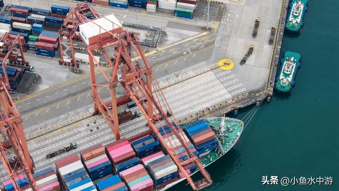 超级油轮纷纷改道 ，波斯湾石油未来或面临运力不足。
 
由于战略要地霍尔木兹海峡