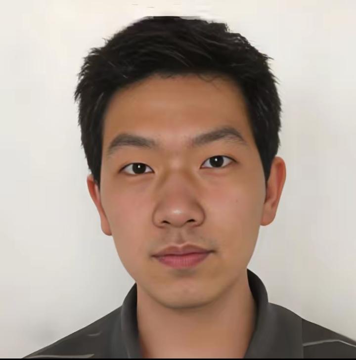 1991年，王江涛出生在国内一个普通家庭，父母都是校园教育工作者。少年时期的王江