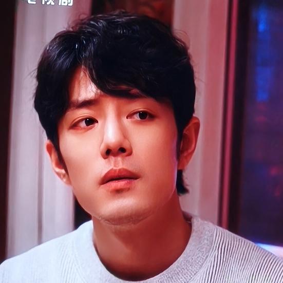《小城良方》这段网吧认识粉毛周正的桥段，真的是全剧最妙的伏笔。
刘铮亮当时刚在蚌
