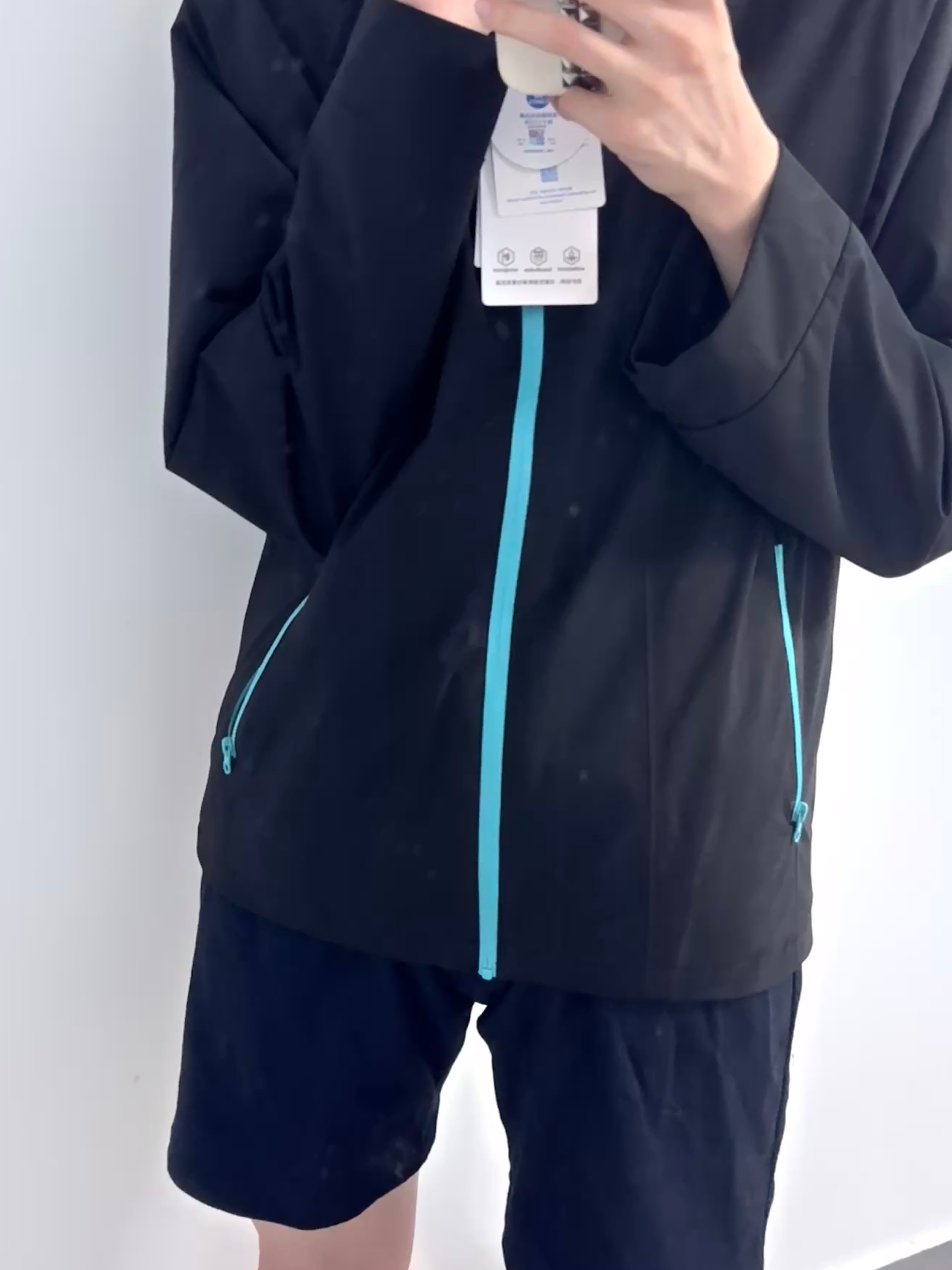 颜色好萌的冲锋衣。。 