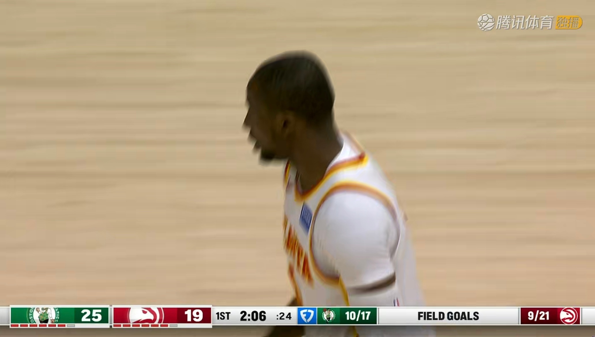 刚才库明加封盖布朗那个球太帅了，布朗此前连打进5分，面对库明加转身过掉半个身位，