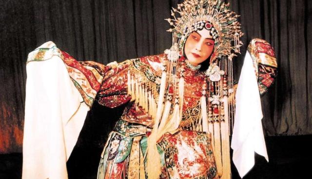 1988年，上海京剧院“小常宝”扮演者齐淑芳，率30多名骨干演员赴美巡演后集体滞