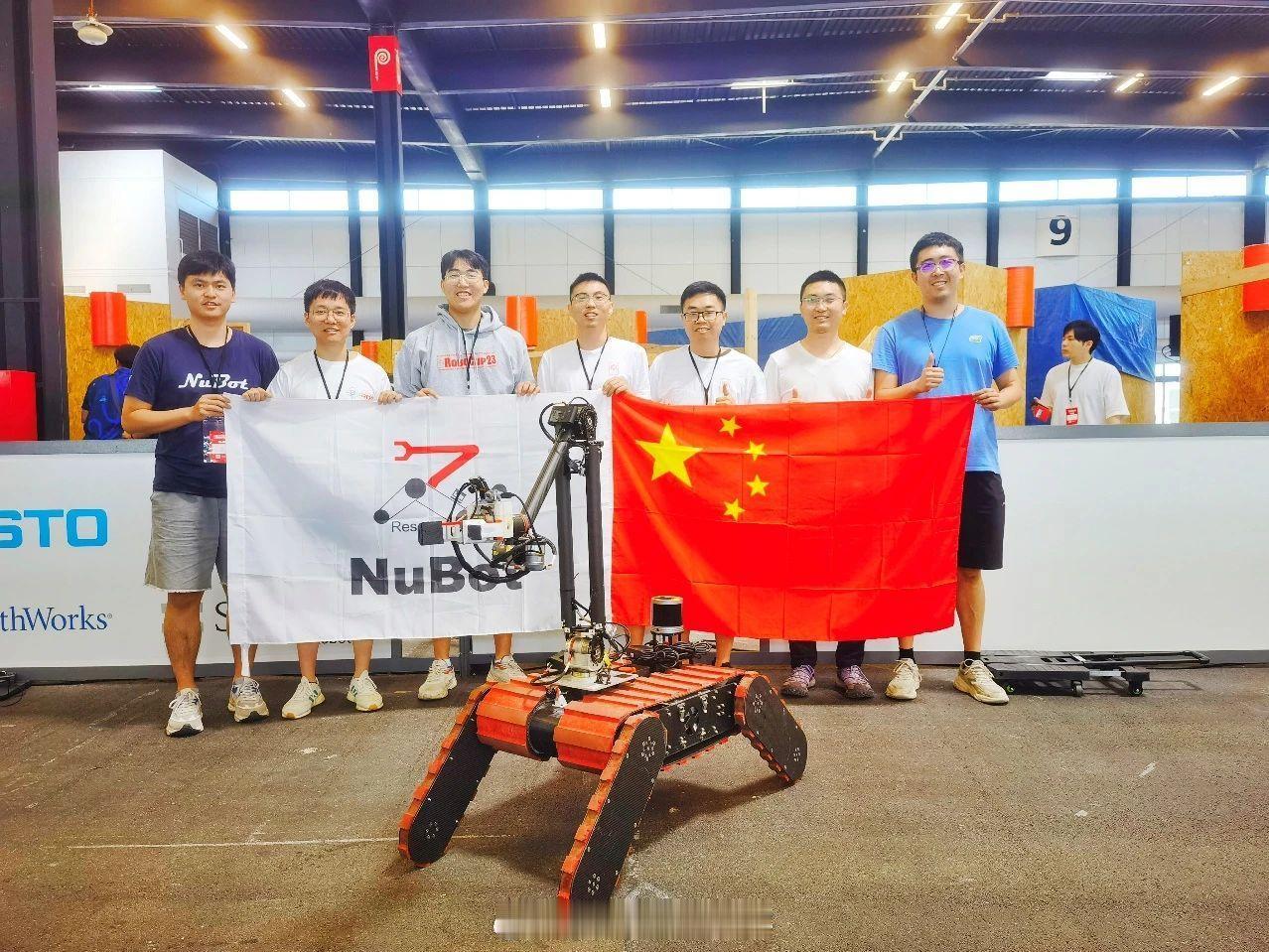 【完成冠军拼图！】近日，国防科技大学智能科学学院智能机器人技术团队在RoboCu
