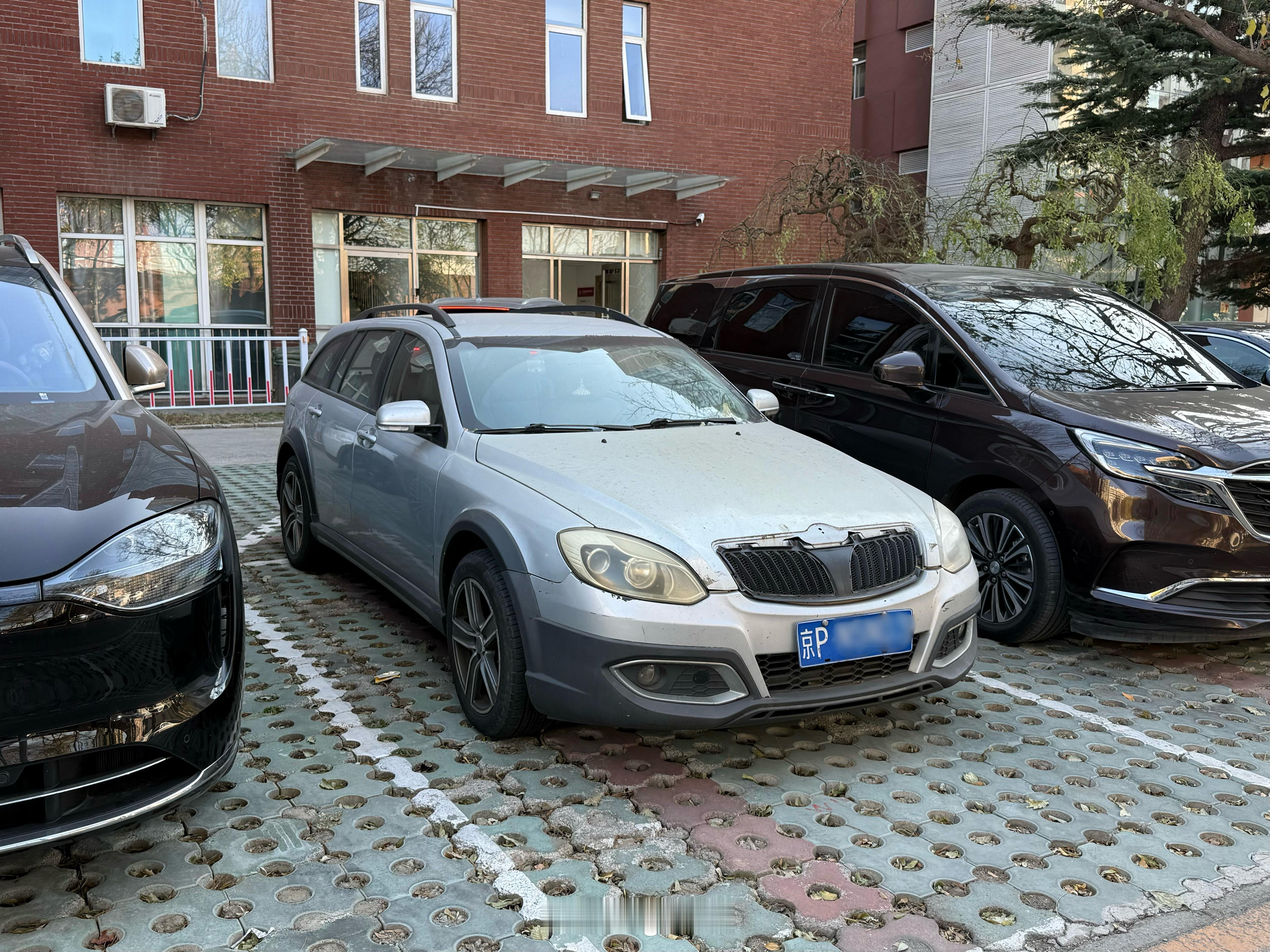 带黑色塑料包围的后期骏捷旅行能养到现在不容易哪怕现在来看，造型还是相当正经 