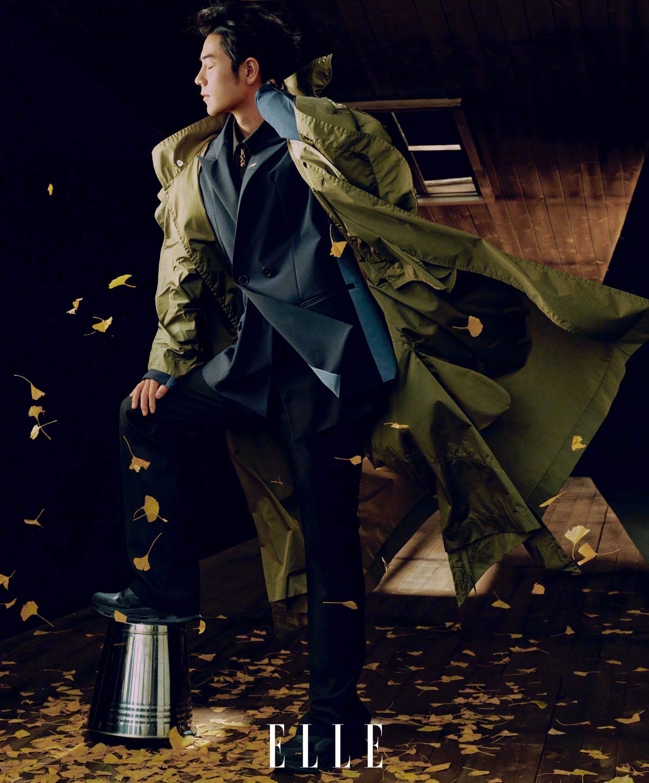 所以别人杂志都是奢牌推封，而我们断层顶流穿的李宁