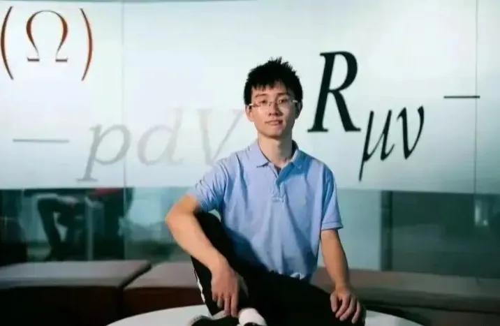 被称为“石墨烯驾驭者”的27岁天才少年曹原，即将赴加州伯克利分校任教。石墨烯被称
