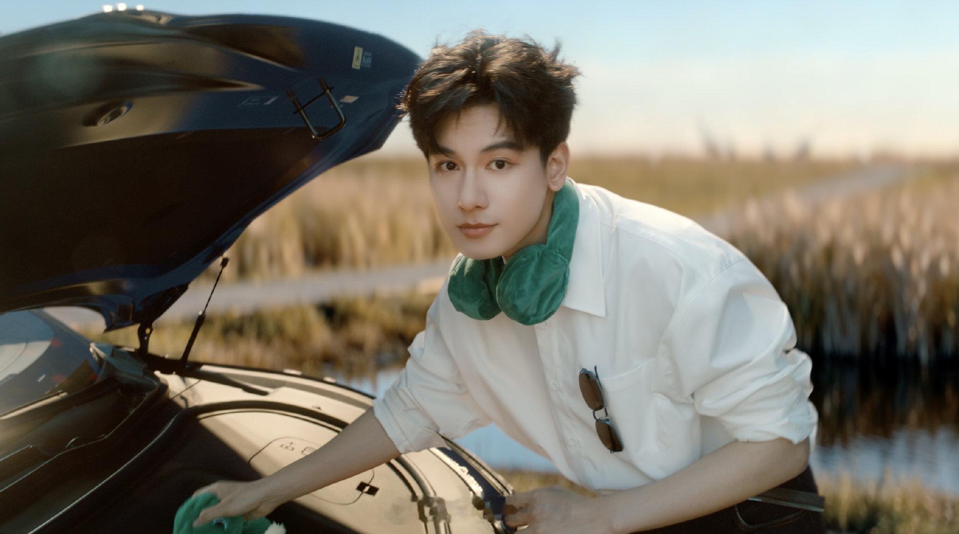 胡先煦年轻就要智界出发 胡先煦分享的出行日常，简直是理想范本！惬意放松的乘坐感、