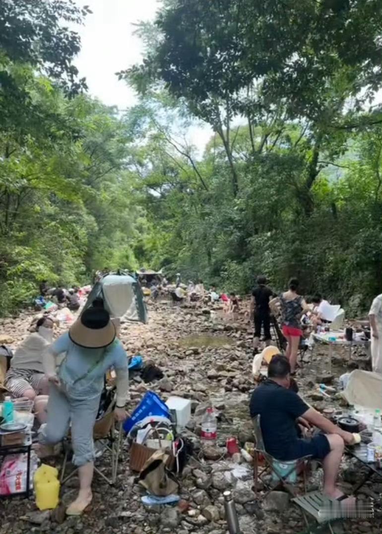 宁波网红溯溪地避暑变堵车现场网友吐槽： 高墙门玩水半小时就被劝退，堵车比玩水时间