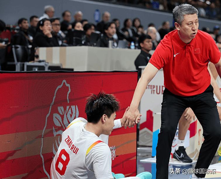郭士强太硬气！末节调度封神，带领男篮撕碎马尼拉阴霾！
 
半场落后、三节落后，所