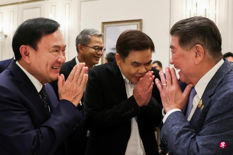 他信披露，导致佩通坦被暂停首相职务的那通电话，其实是柬埔寨参议院主席洪森在爽约后