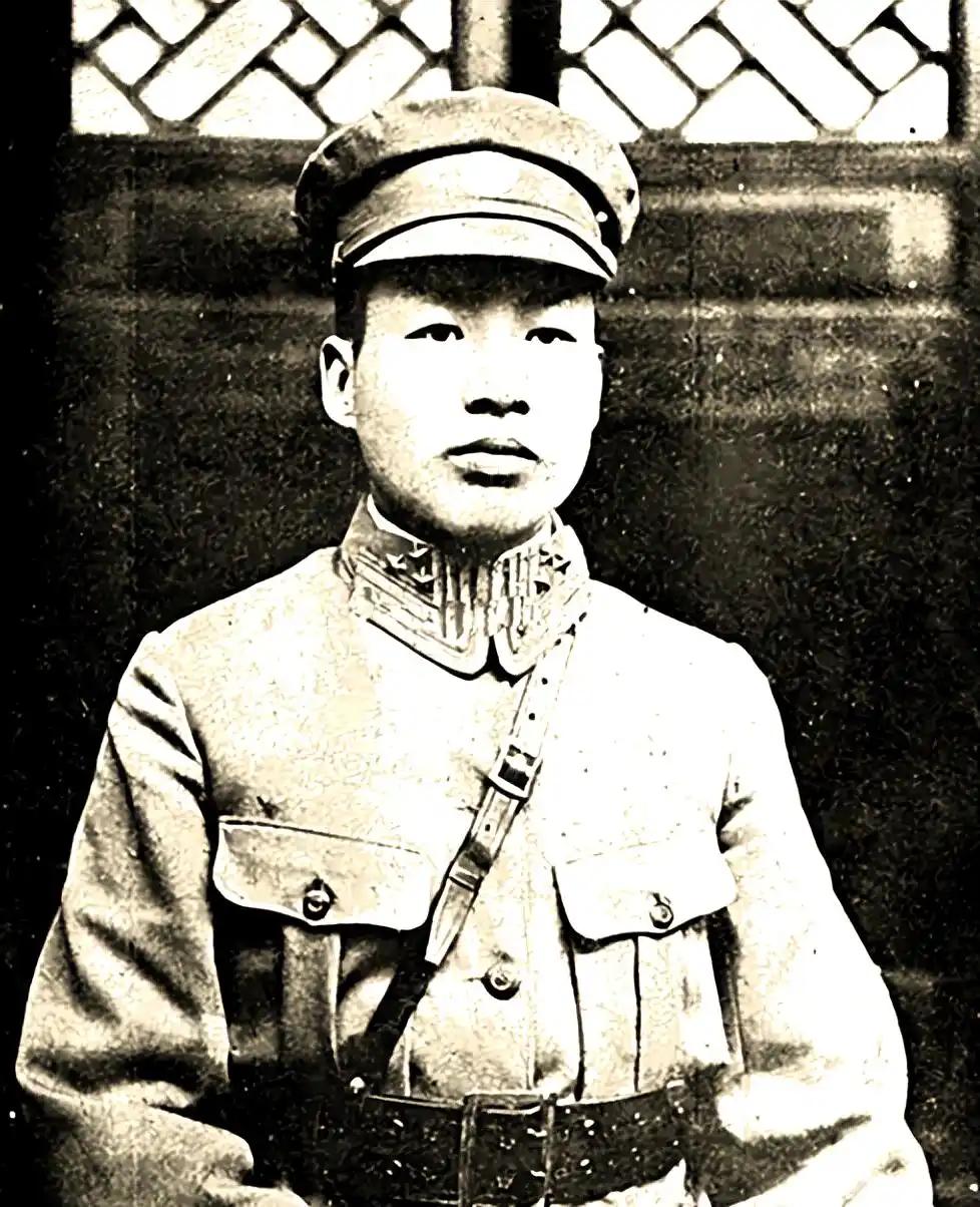 1974年9月30日，81岁高龄的刘文辉即将参加国庆招待会。他是1935年5月奉