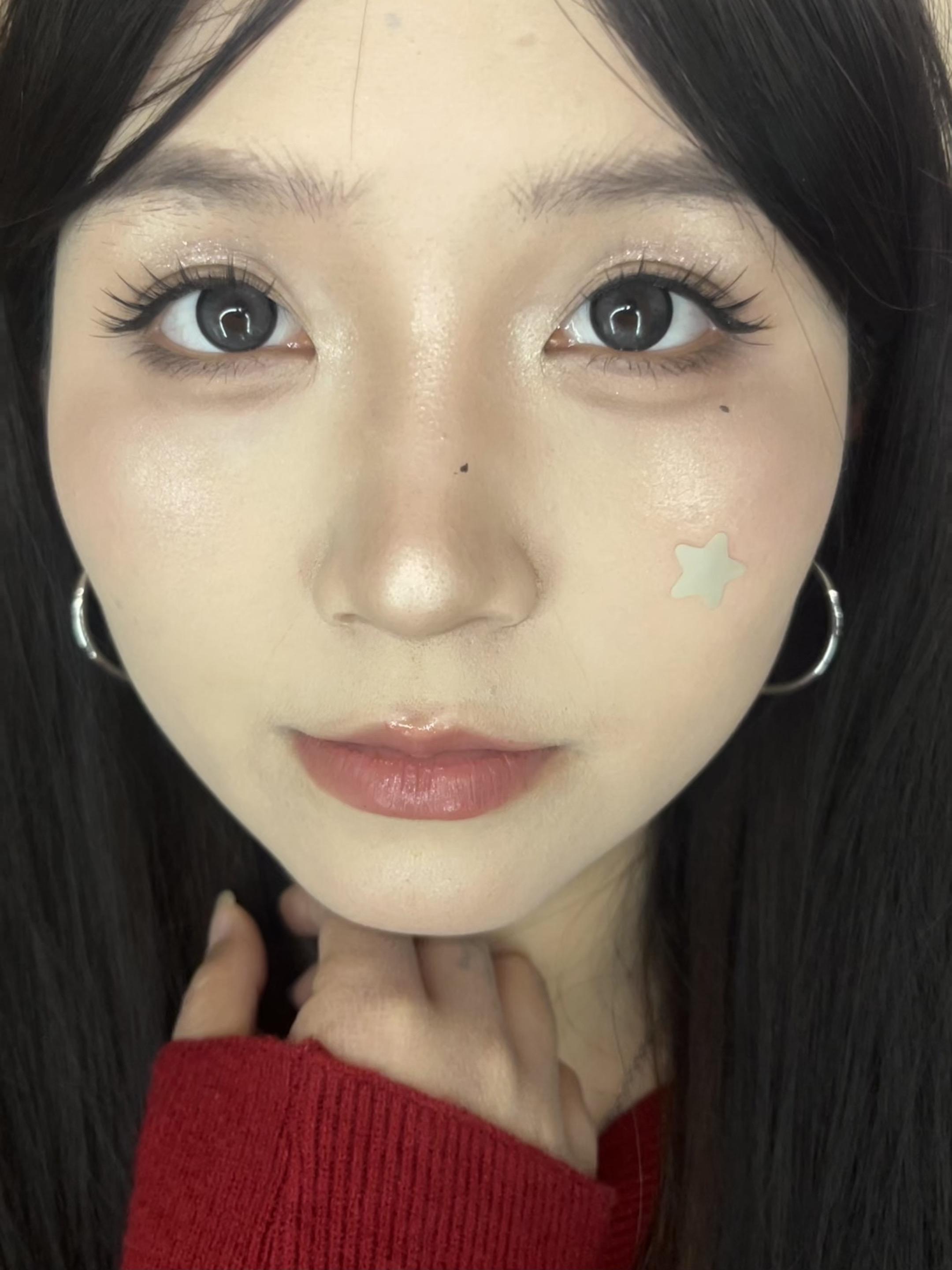 原相机后置闪光灯  这是化完妆吃了东西空调房三个小时拍的妆效