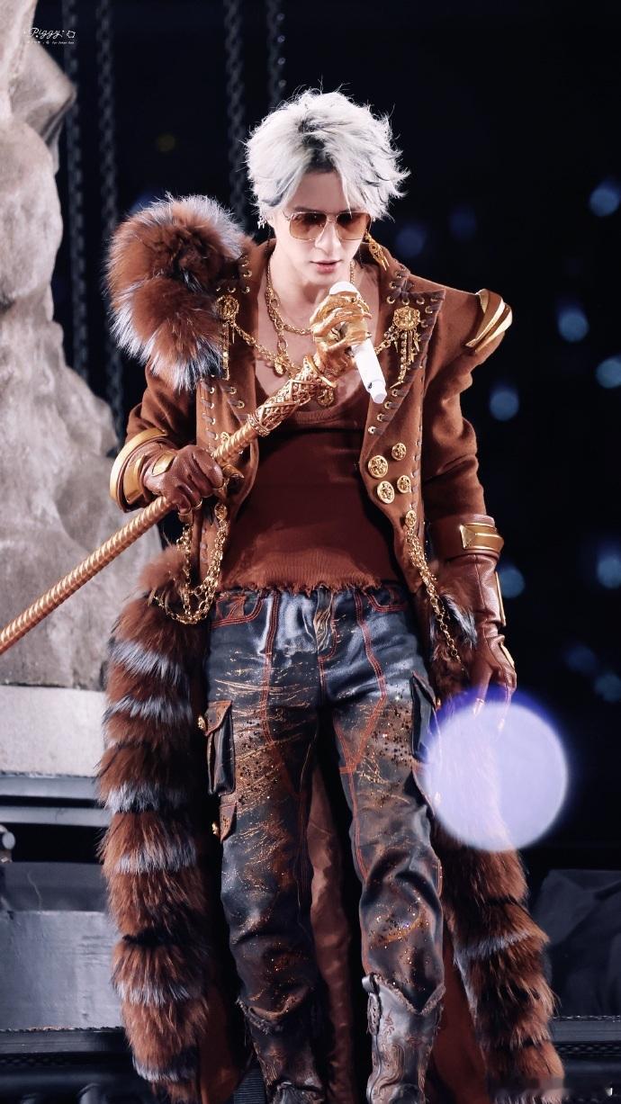 薛之谦太原无人机薛之谦太原演唱会无人机本来以为烟花就够了，结果无人机更绝！千架无