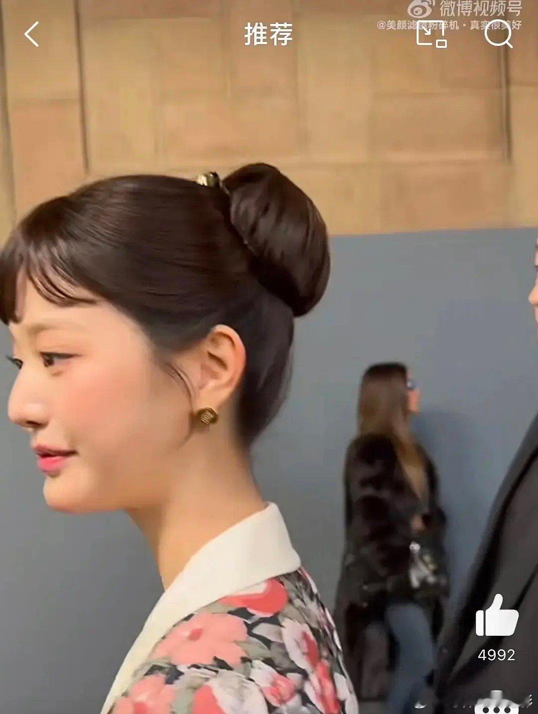 这就是被吹的颜值吗，这侧脸也太虐了 ​​​