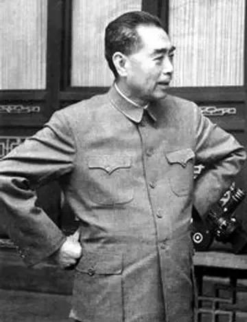 1956年周总理接受采访时谈及蒋中正：若回归大陆，其地位会与总理相当，绝不会低于