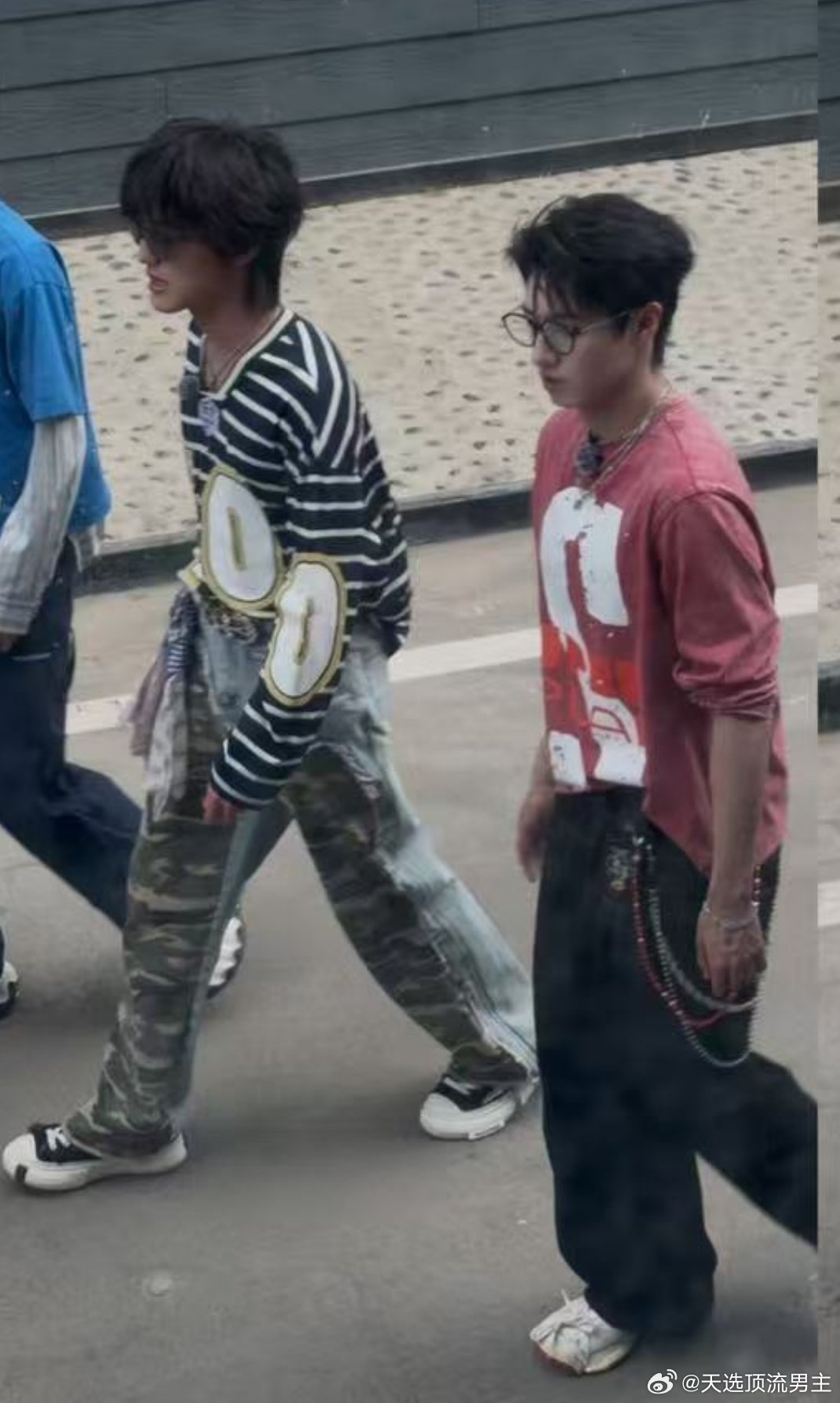这俩人夫夫相无敌了 