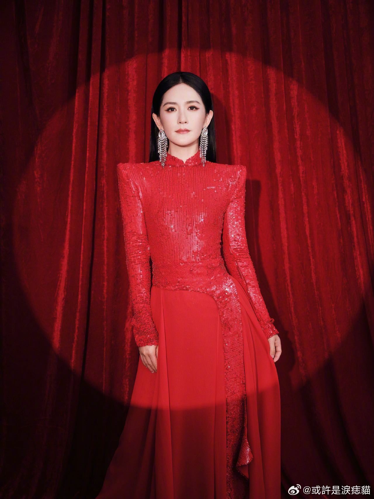 谢娜浪姐直播哭了 谁懂谢娜的真性情，直播哭的时候好真实，既能控场又能共情姐姐们，