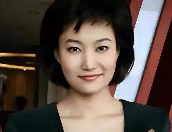 央视主持人李梓萌一年能挣多少钱，网上众说纷纭。普遍说法是她年薪25万左右，應該年