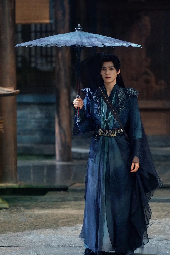 龚俊抬手不是抱歉是你还得再练苏暮雨的惊喜太多了！龚俊红衣化身卓月安，两指夹枪后惊