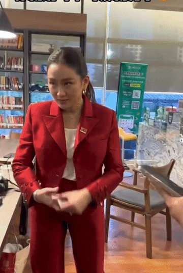 泰国最大的笑话就是佩通坦，能力不足颜值和搞怪来补位。同样，洪森也爱拍视频，不过人