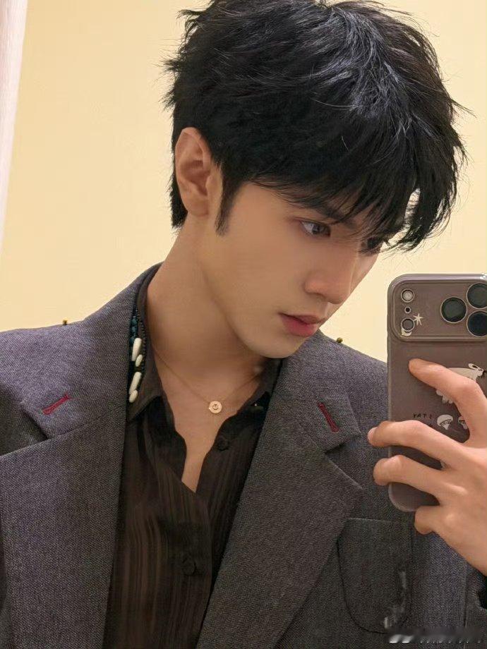 陈哲远《江山为聘》下周杀青，元宝姐姐准备的应援物是100把柚子叶终于可以歇歇啦！