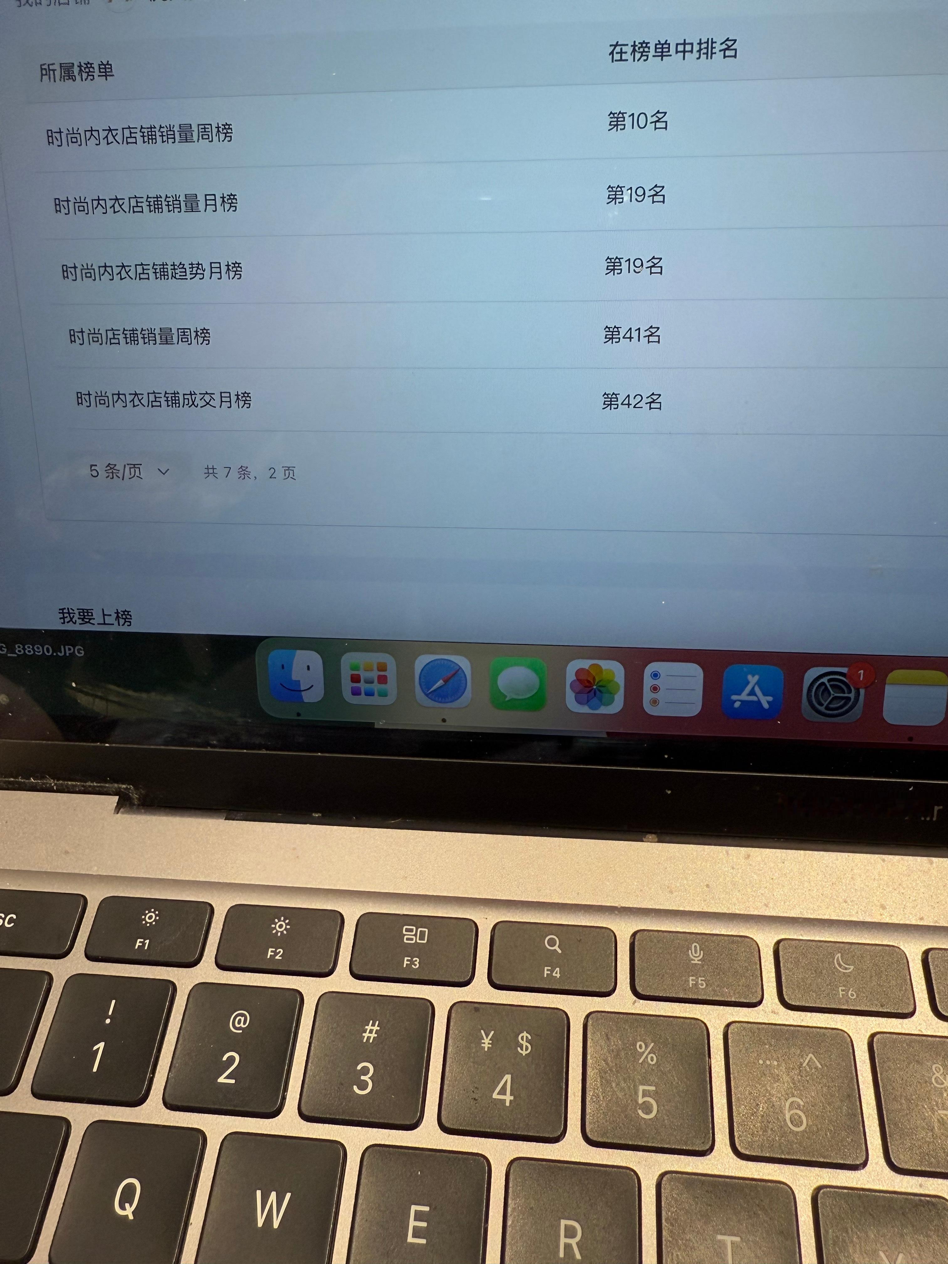 忙到三点了，可以开始玩手机了[允悲] 