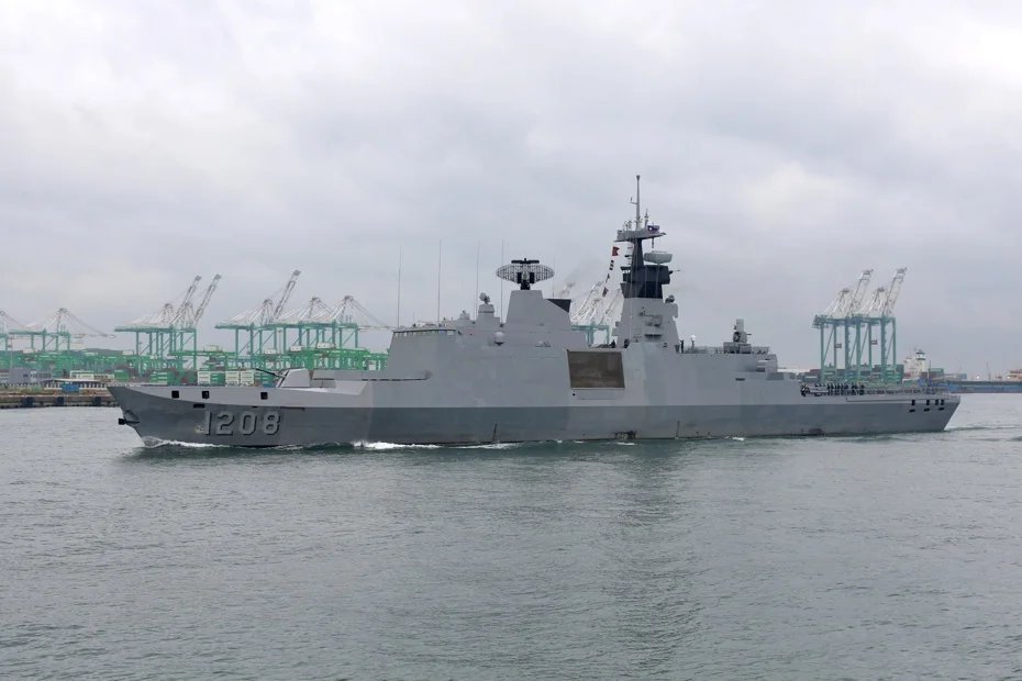 飞扬军事 本周早些时候，台匪海軍承德号捣蛋巡防舰舰使用华阳型垂直发射系统发射天剑