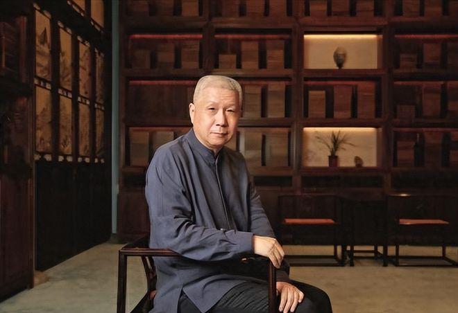 2001年，张涵予20万买了一张罗汉床，好友马未都来家里赏玩，没想到他一看见这床