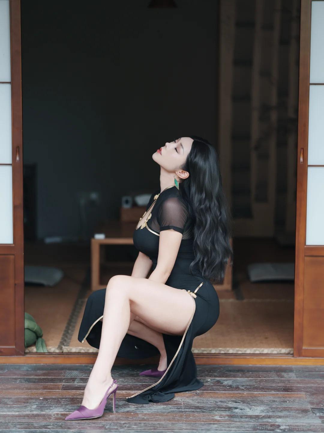 旗袍对于东方女性有哪些魅力所在?旗袍是东方女性独有的美学符号，其魅力藏在版型与底