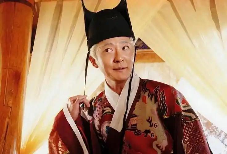 大宦官鱼朝恩暗中派人挖了唐朝名将郭子仪的祖坟，郭子仪得知后非但不生气，反而还跟皇