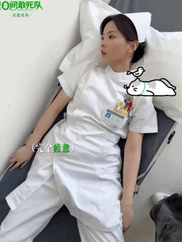 杨超越的拍摄现场，陌生又熟悉的！杨超越变美 杨超越折叠腿 杨超越漫画腿 杨超越
